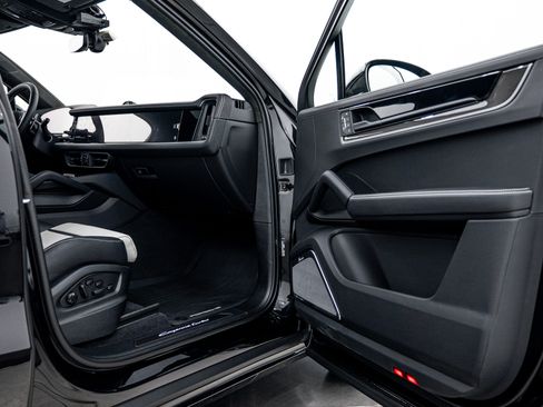 New 2026 Porsche Cayenne Turbo image 22