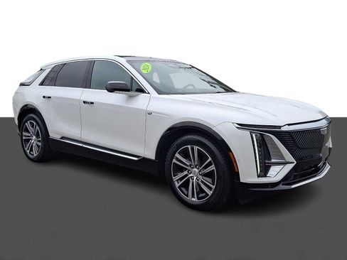 Certified 2024 Cadillac Lyriq Luxury w/ LPO, Floor Liner Package AWD/4WD image 7