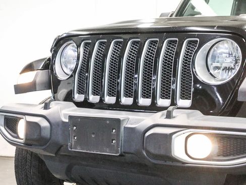 Used 2019 Jeep Wrangler Unlimited Sahara AWD/4WD image 8