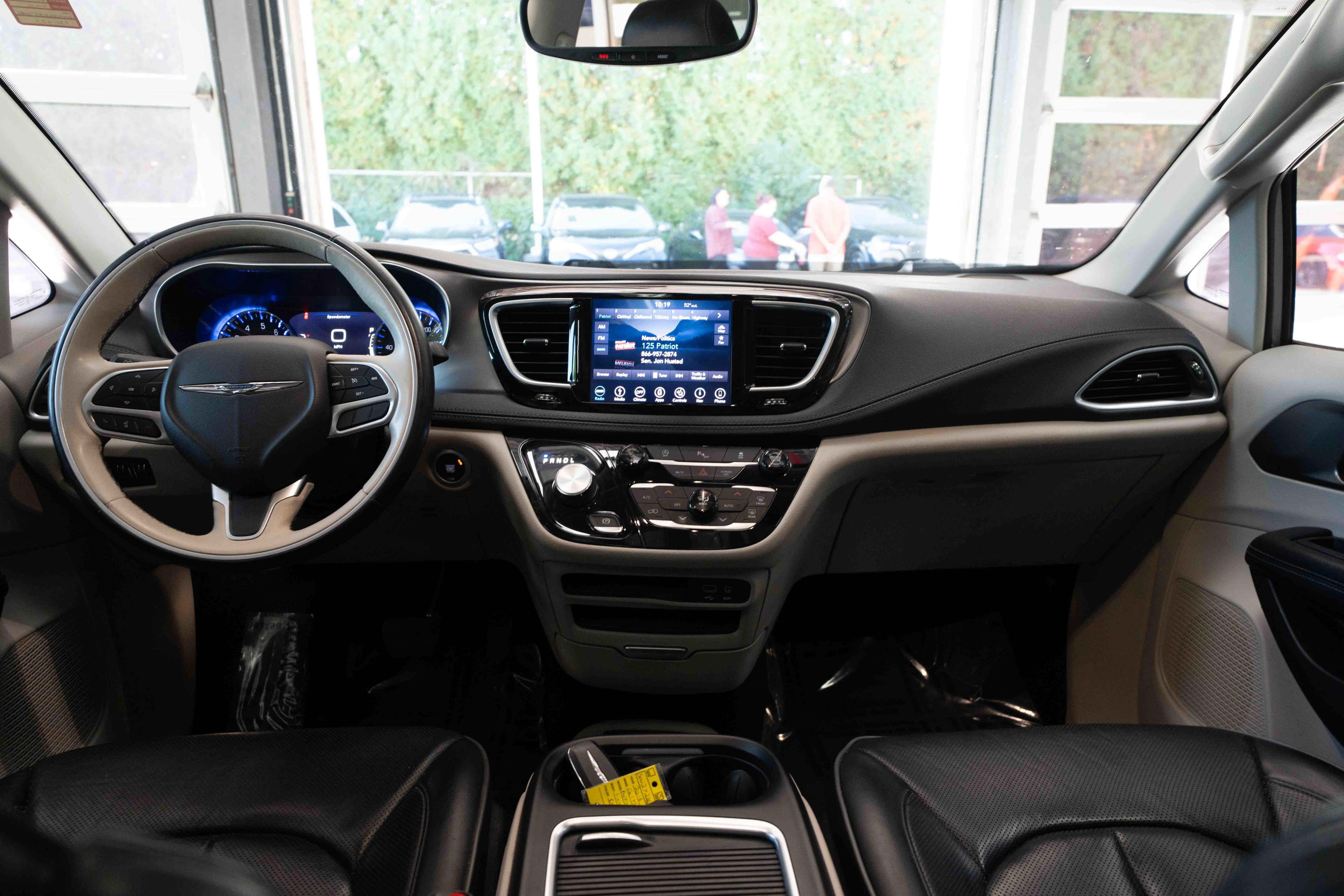 Used 2018 Chrysler Pacifica Limited FWD image 20