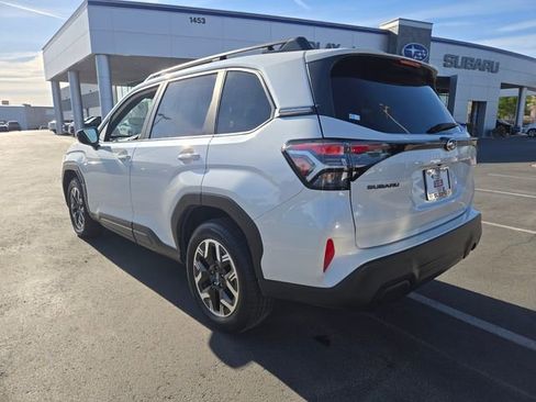 Used 2025 Subaru Forester Premium AWD/4WD image 6