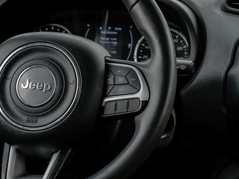Used 2018 Jeep Renegade Latitude FWD image 21