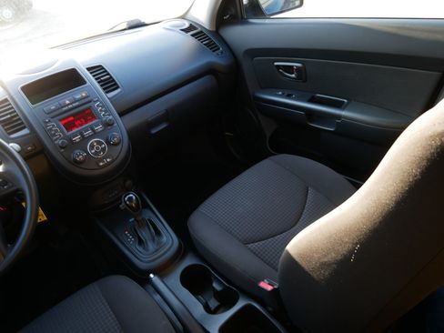 Used 2012 Kia Soul FWD image 11