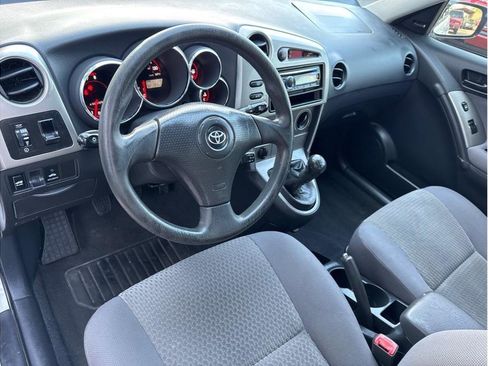 Used 2005 Toyota Matrix image 2