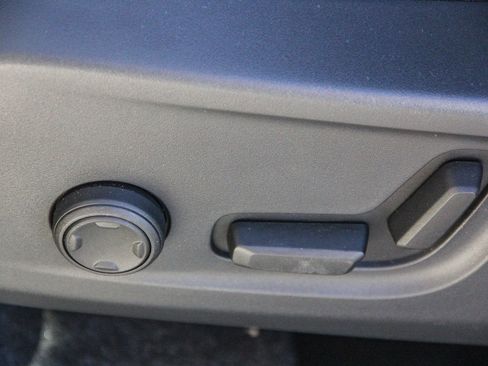 Certified 2025 Volvo XC40 B5 Core w/ Protection Package Premier image 21