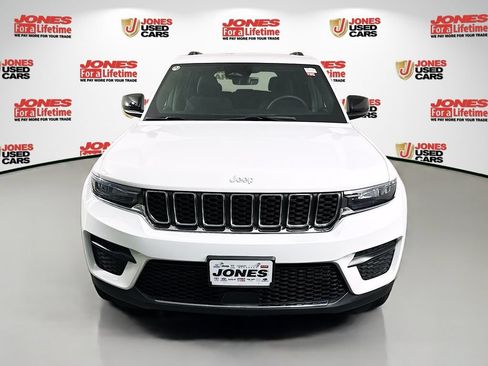 Used 2025 Jeep Grand Cherokee Laredo X AWD/4WD image 12