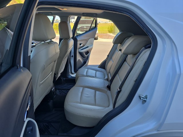 Used 2018 Buick Encore Essence w/ Experience Buick Package FWD image 10
