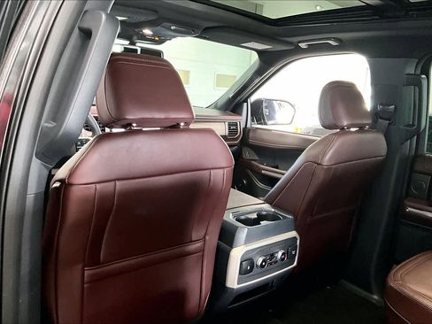 Used 2024 Ford Expedition Limited AWD/4WD image 10