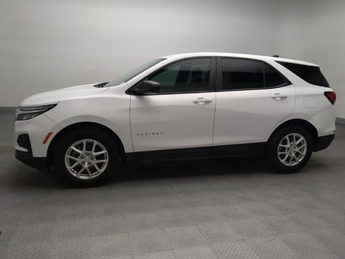 Used 2023 Chevrolet Equinox LS w/ LS Convenience Package FWD image 2