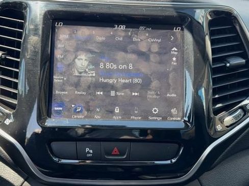 Used 2020 Jeep Cherokee Limited AWD/4WD image 16