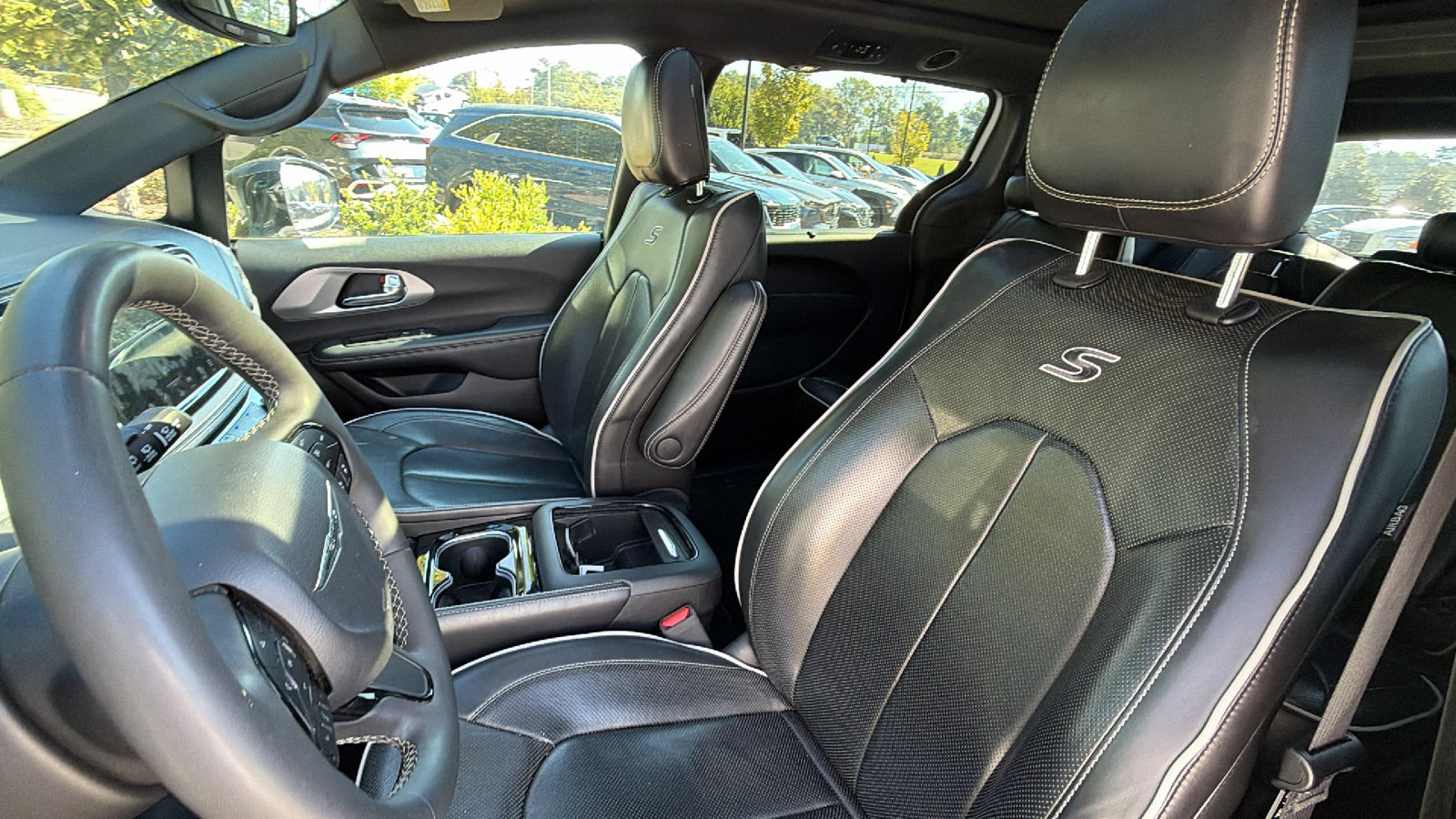 Used 2025 Chrysler Pacifica Limited FWD image 17
