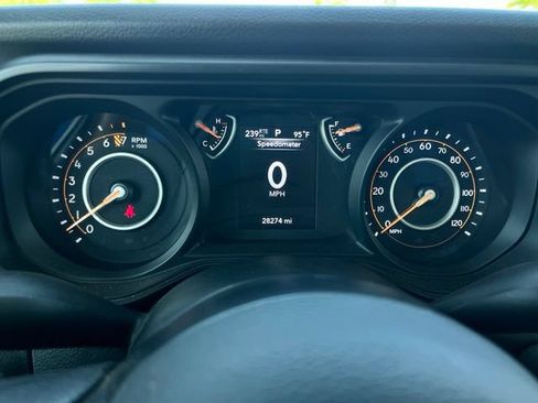 Used 2025 Jeep Gladiator Sport AWD/4WD image 9