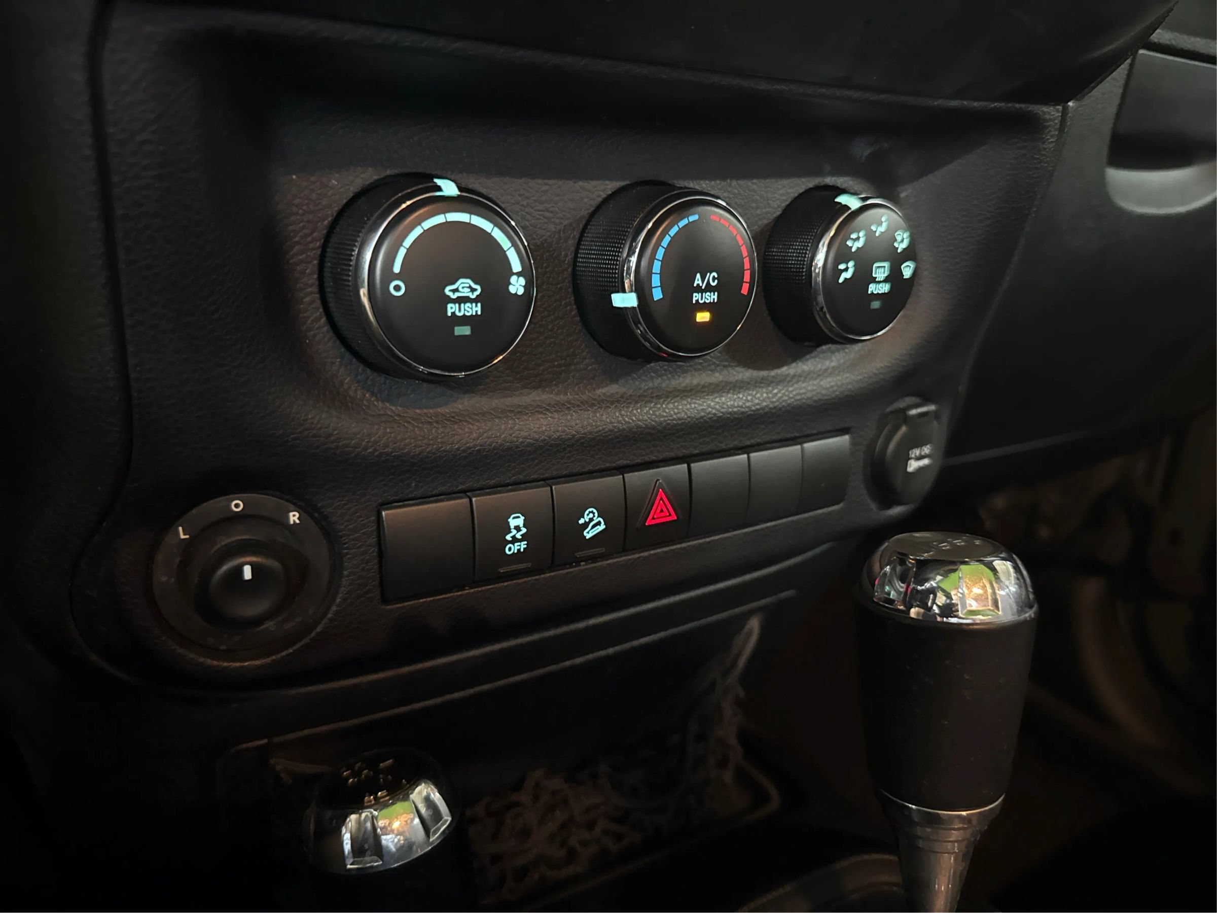 Used 2015 Jeep Wrangler Unlimited Sport w/ Quick Order Package 24S AWD/4WD image 17
