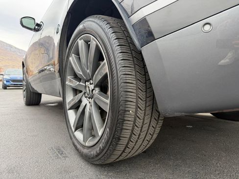 Used 2018 Land Rover Range Rover Velar R-Dynamic HSE image 40