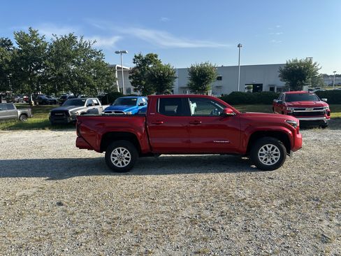 Used 2024 Toyota Tacoma SR5 RWD image 4