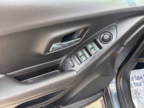 Used 2018 Chevrolet Trax LT w/ LT Convenience Package image 22