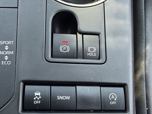 Used 2022 Toyota Highlander XLE FWD image 23