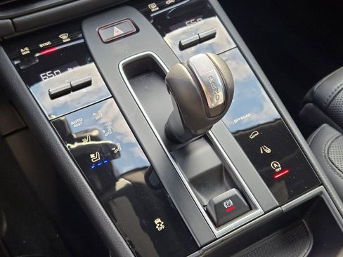 Certified 2025 Porsche Macan image 25