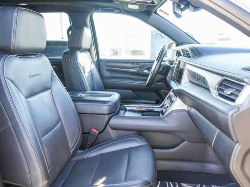 Used 2023 GMC Yukon Denali AWD/4WD image 17