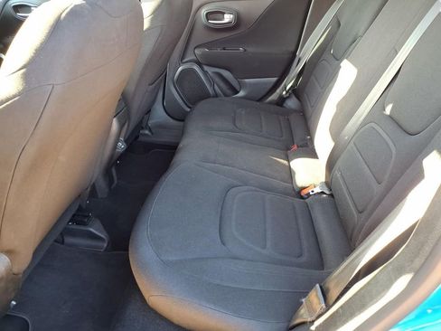 Used 2021 Jeep Renegade Latitude FWD image 22