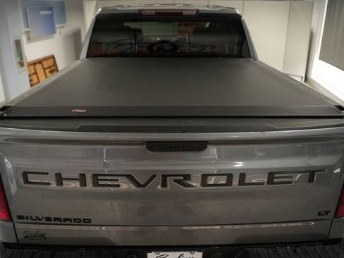 Used 2022 Chevrolet Silverado 1500 LT w/ Z71 Off-Road Package image 8