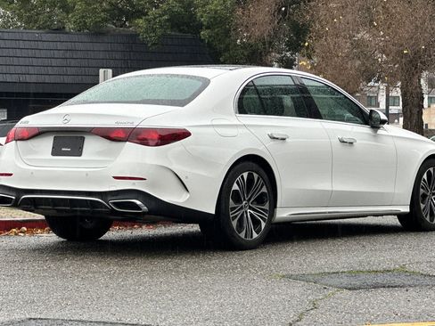 Used 2025 Mercedes-Benz E 350 4MATIC Sedan image 8