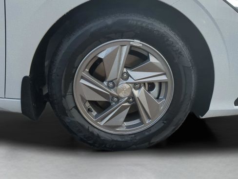 New 2025 Hyundai Elantra SE FWD image 30
