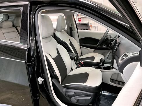 Used 2019 Jeep Compass Latitude w/ Popular Equipment Group image 9