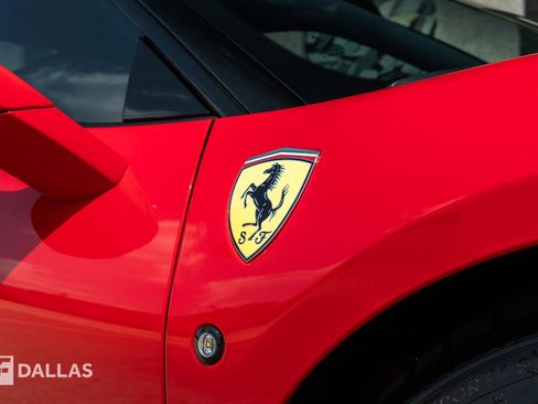 Used 2020 Ferrari F8 Tributo RWD image 19