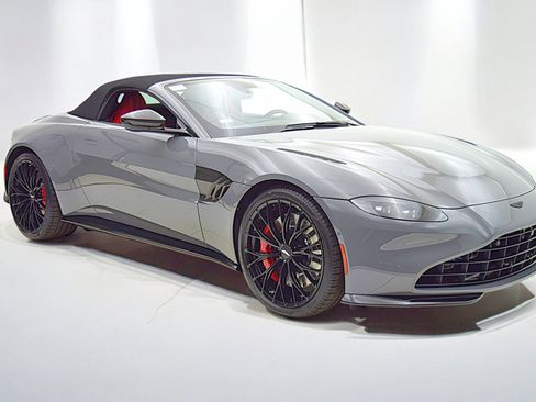 Used 2023 Aston Martin V8 Vantage Roadster image 21