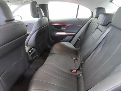 Used 2025 Mercedes-Benz E 350 4MATIC Sedan image 14