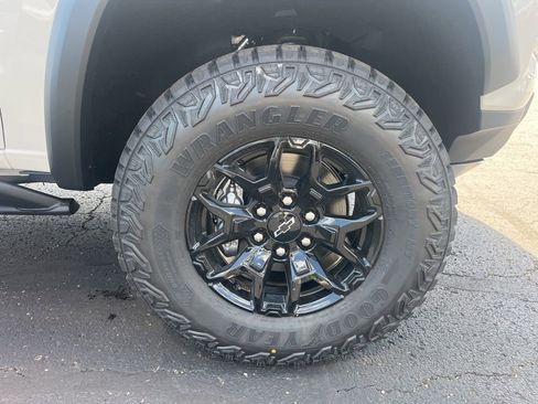 New 2026 Chevrolet Colorado ZR2 w/ Midnight Edition AWD/4WD image 34