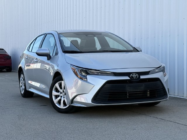 Certified 2025 Toyota Corolla LE FWD image 3
