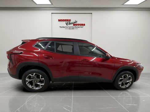 Used 2025 Chevrolet Trax LT w/ LT Convenience Package FWD image 8
