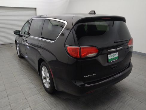 Used 2019 Chrysler Pacifica Touring Plus w/ Tire & Wheel Group FWD image 5