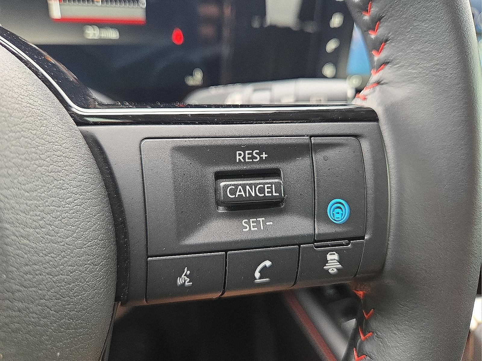 Used 2025 Nissan Kicks SR AWD/4WD image 18