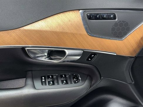 Used 2022 Volvo XC90 T6 Momentum w/ Climate Package image 21