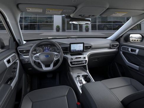 Used 2024 Ford Explorer XLT w/ Equipment Group 202A image 9