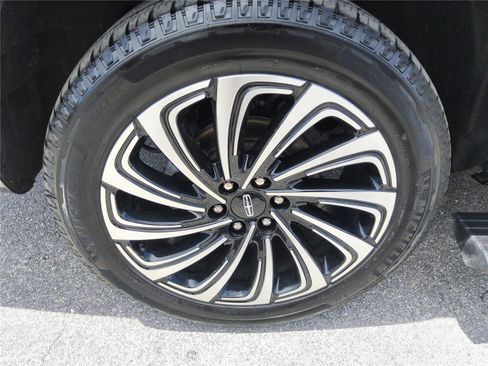 Used 2025 Lincoln Navigator L Black Label AWD/4WD image 29