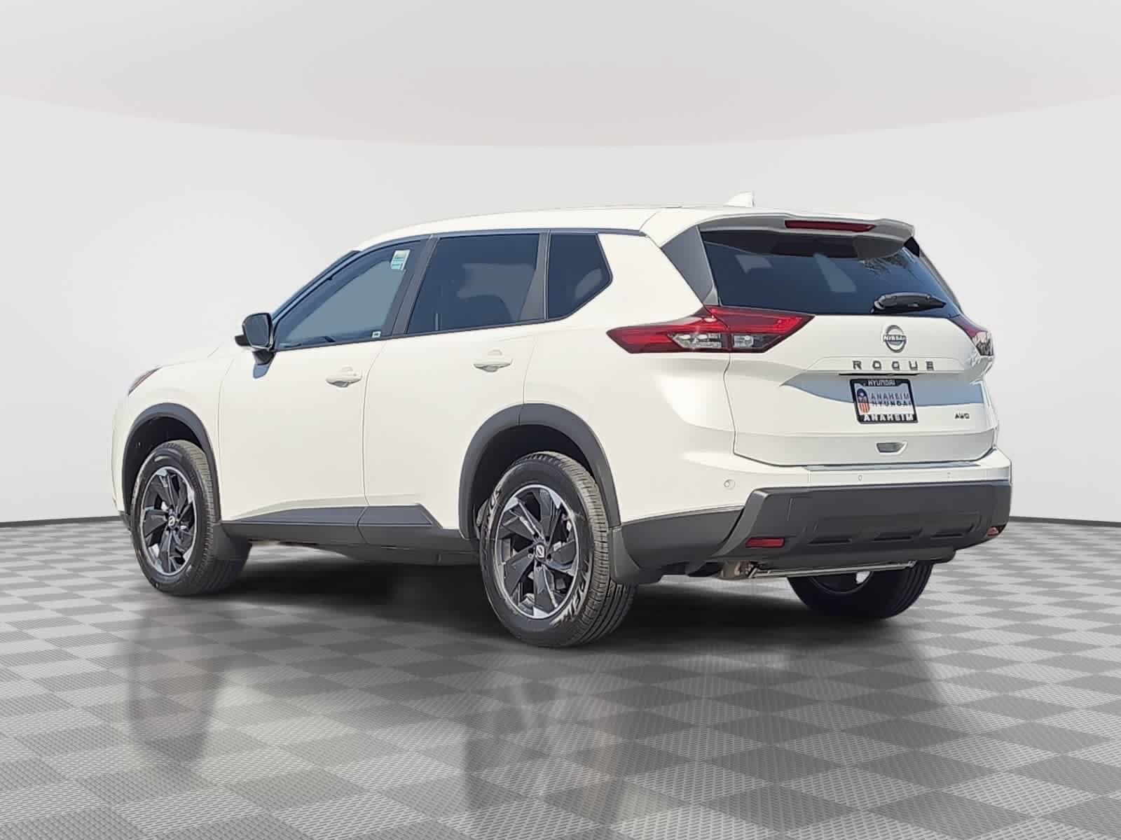 Used 2025 Nissan Rogue SV AWD/4WD image 9