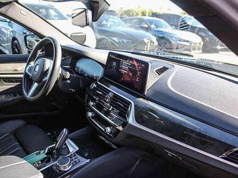 Used 2023 BMW 530e w/ M Sport Package image 17