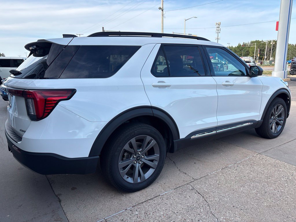 Used 2025 Ford Explorer Active w/ Active Comfort Package AWD/4WD image 4