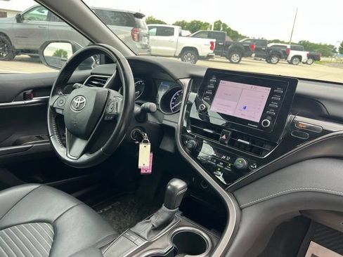 Used 2022 Toyota Camry SE FWD image 11