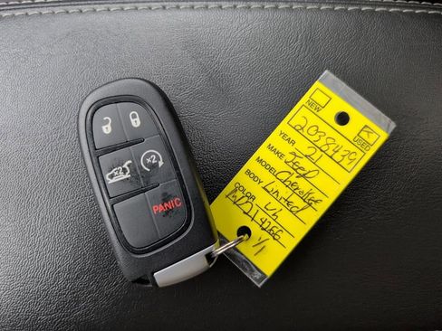 Used 2021 Jeep Cherokee Limited image 47