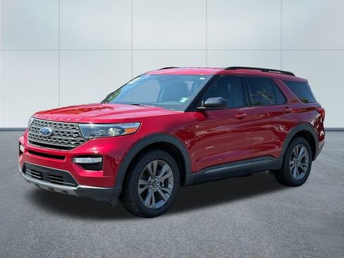 Used 2022 Ford Explorer XLT w/ Equipment Group 202A AWD/4WD image 6