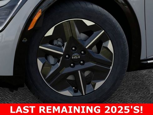 New 2025 Kia EV6 Wind AWD/4WD image 9