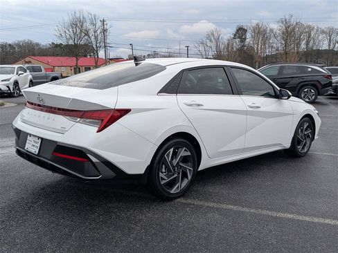 Certified 2025 Hyundai Elantra Limited image 4