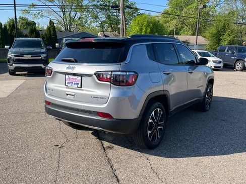 Used 2023 Jeep Compass Limited w/ Sun and Sound Group AWD/4WD image 5