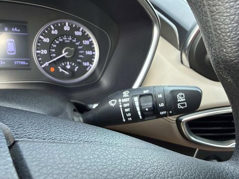 Used 2020 Hyundai Santa Fe SE image 32