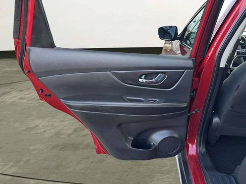 Used 2017 Nissan Rogue SV FWD image 14
